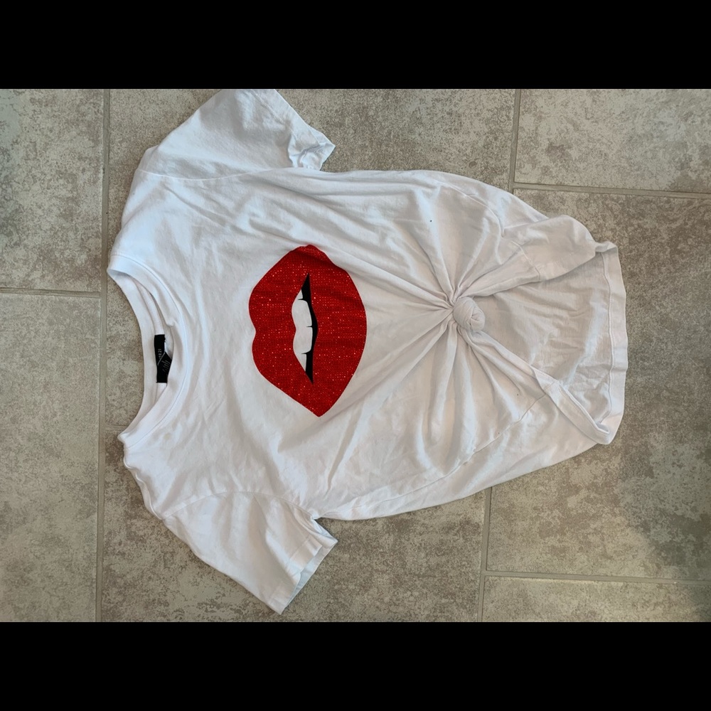 Lip shirt